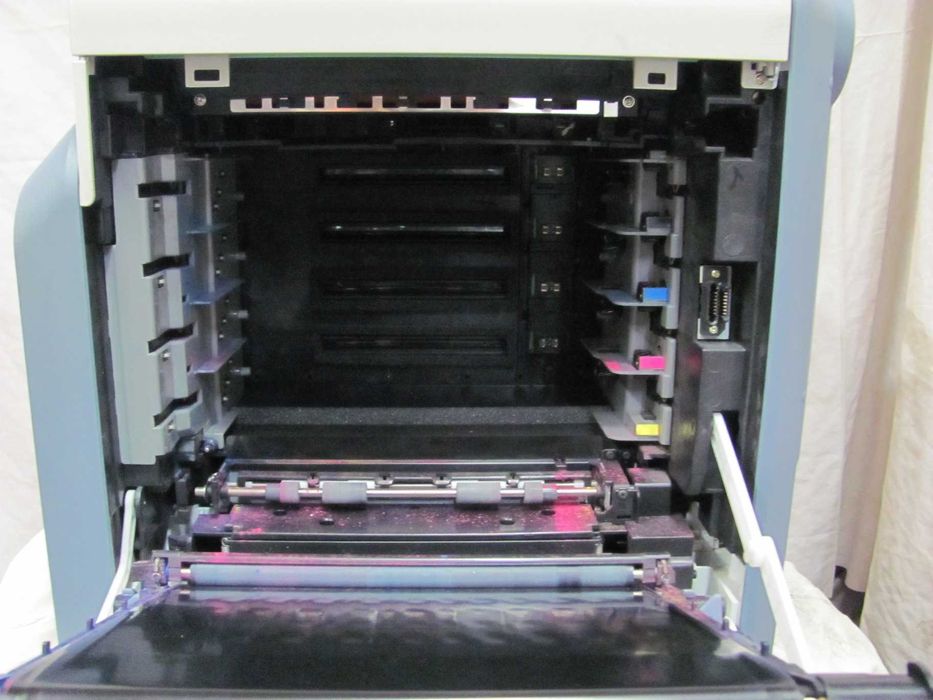 Цветной лазерный принтер Samsung CLP-600