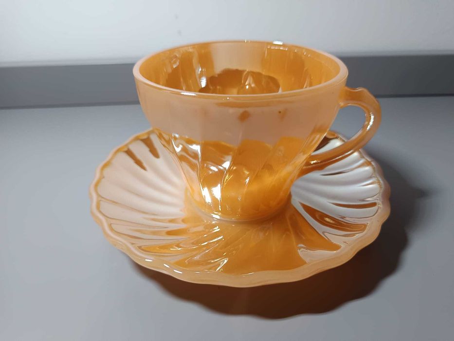 Chávena Fire-King “Swirl Peach Lustre” – Vintage Americano dos Anos 50