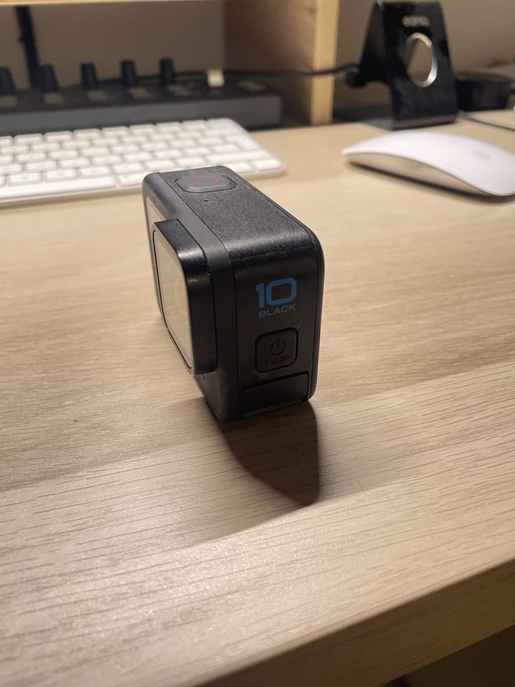GoPro Hero 10 + 2 Baterias + Caixa de Carregamento