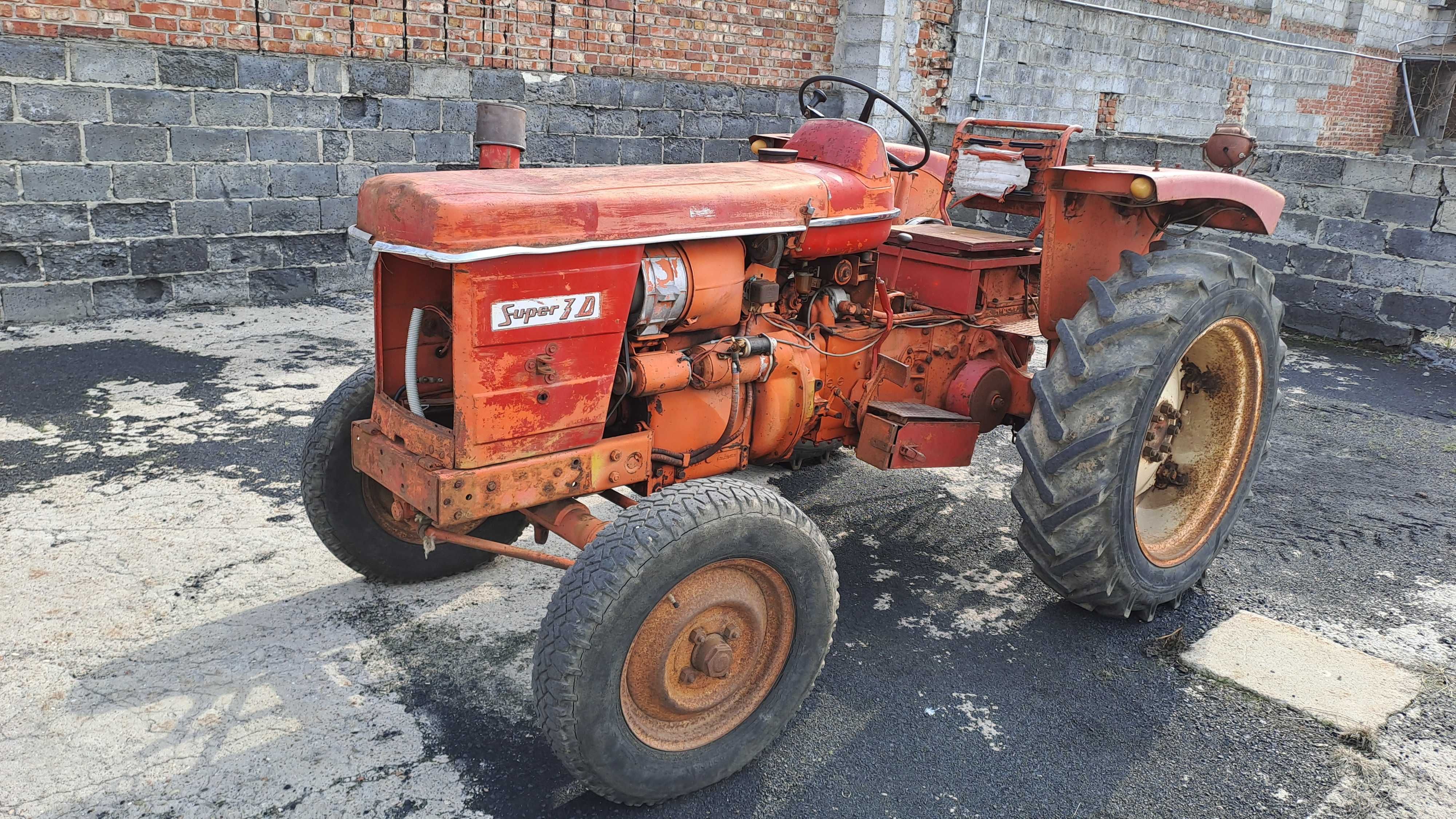 Ciągnik Traktor Renault Super 3D silnik MWM 2 cylindry wszystko działa