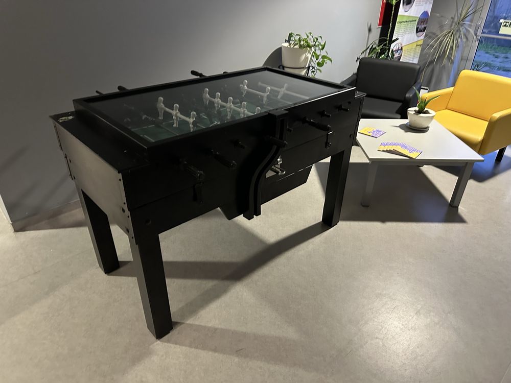 Mesa de matrauqilhos com vidro e pretencao