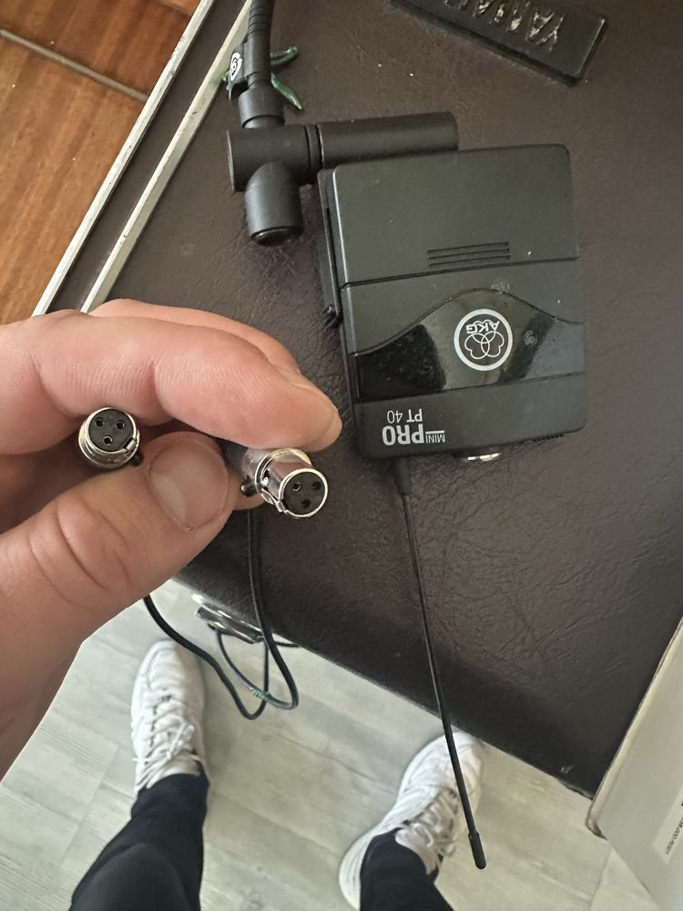 Микрофон Инструментальная радиосистема AKG