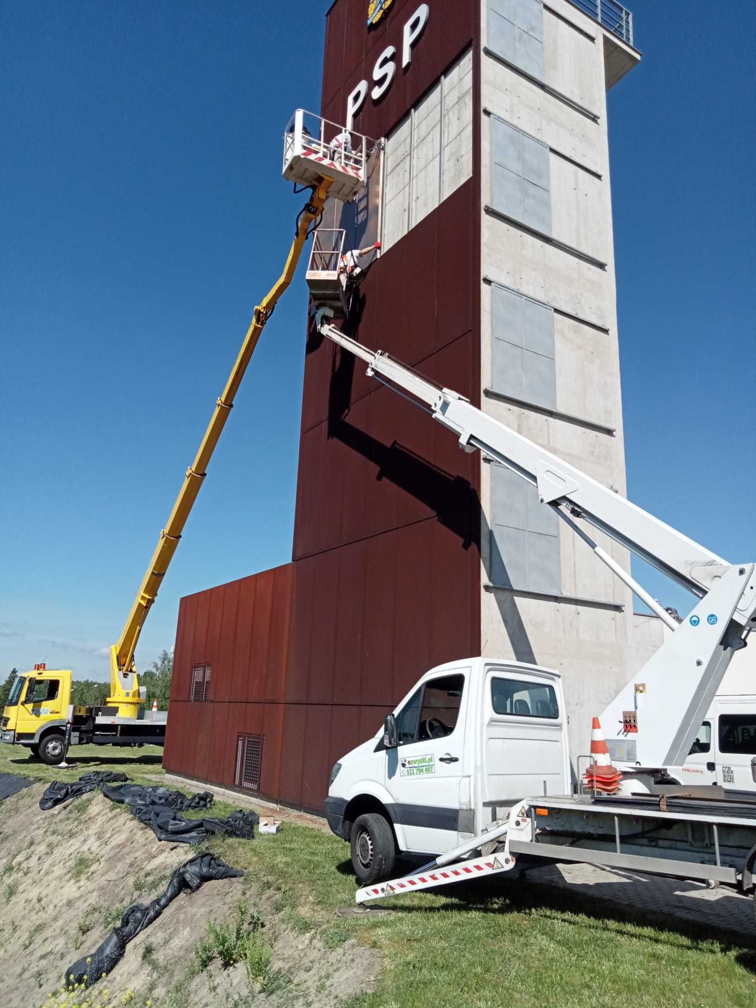 Zwyżka 21 m, Podnośnik koszowy, wynajem z operatorem, Zwyżka nożycowa