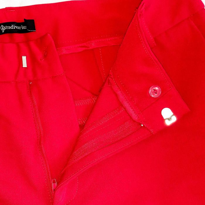 Червоні жіночі брюки