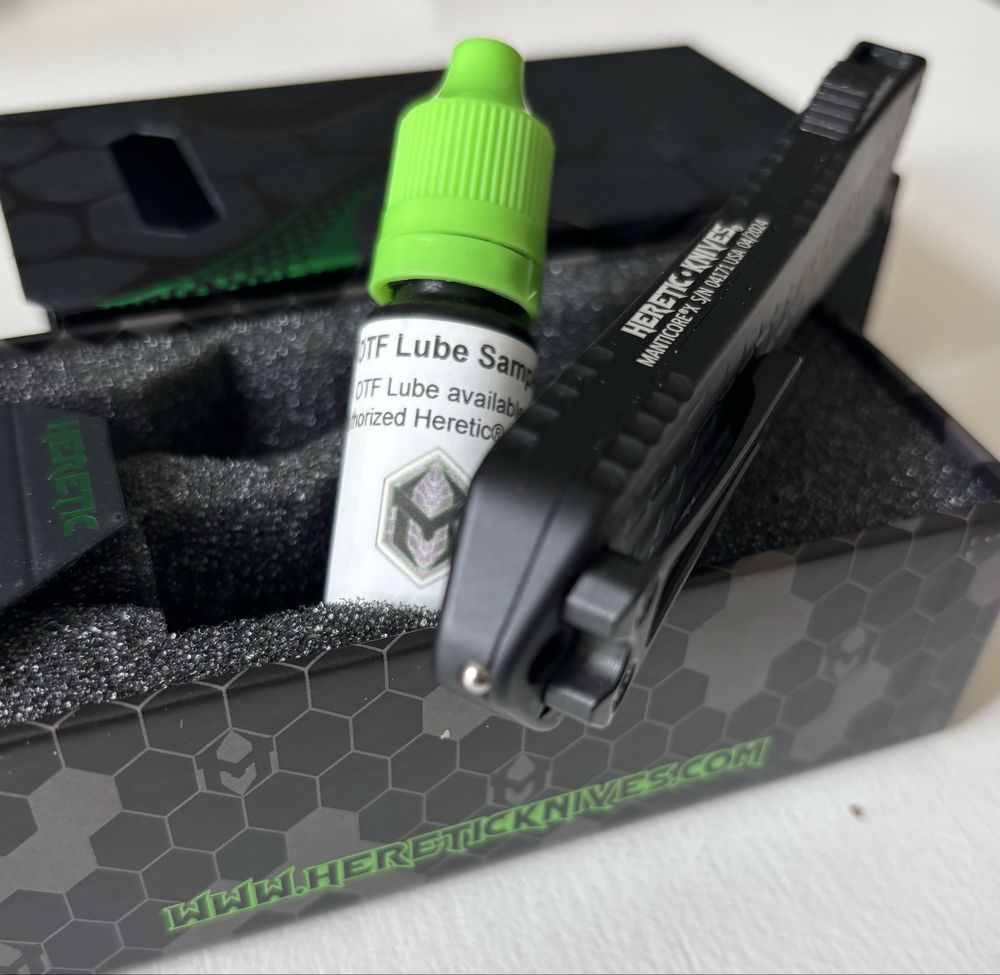 Heretic Knives Manticore-X Magnacut Double Edge DLC – nóż OTF