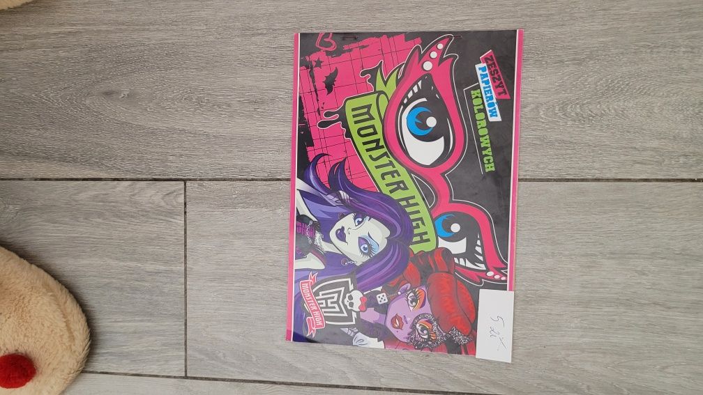 Zeszyt papierów kolorowych Monster High