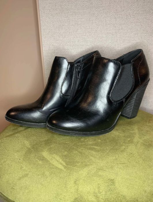 Buty na koturnie
