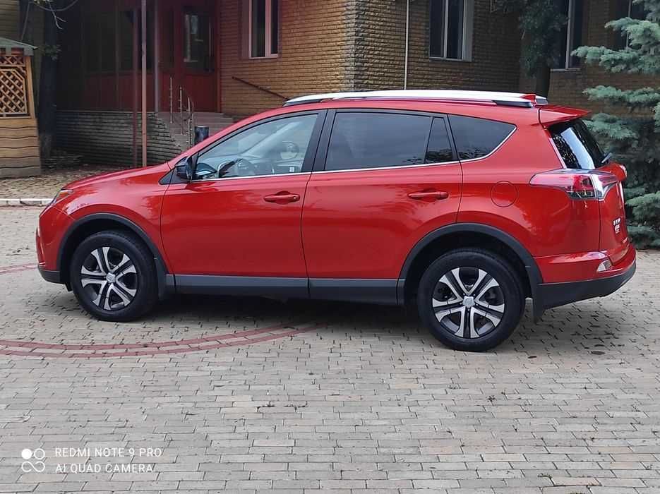 Продам Toyota Rav 4 идеальная.