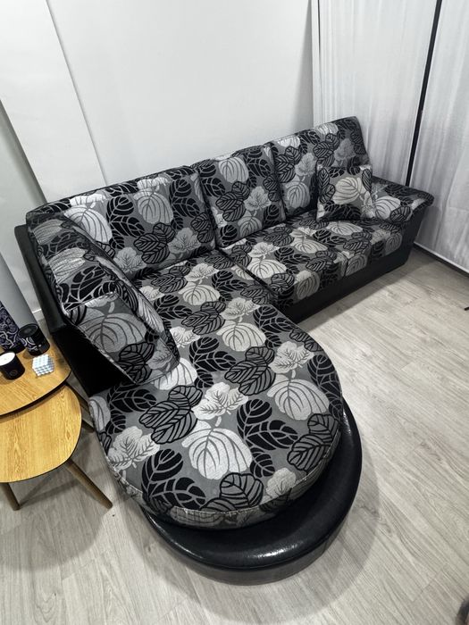 Sofá + 6 cadeiras - conjunto