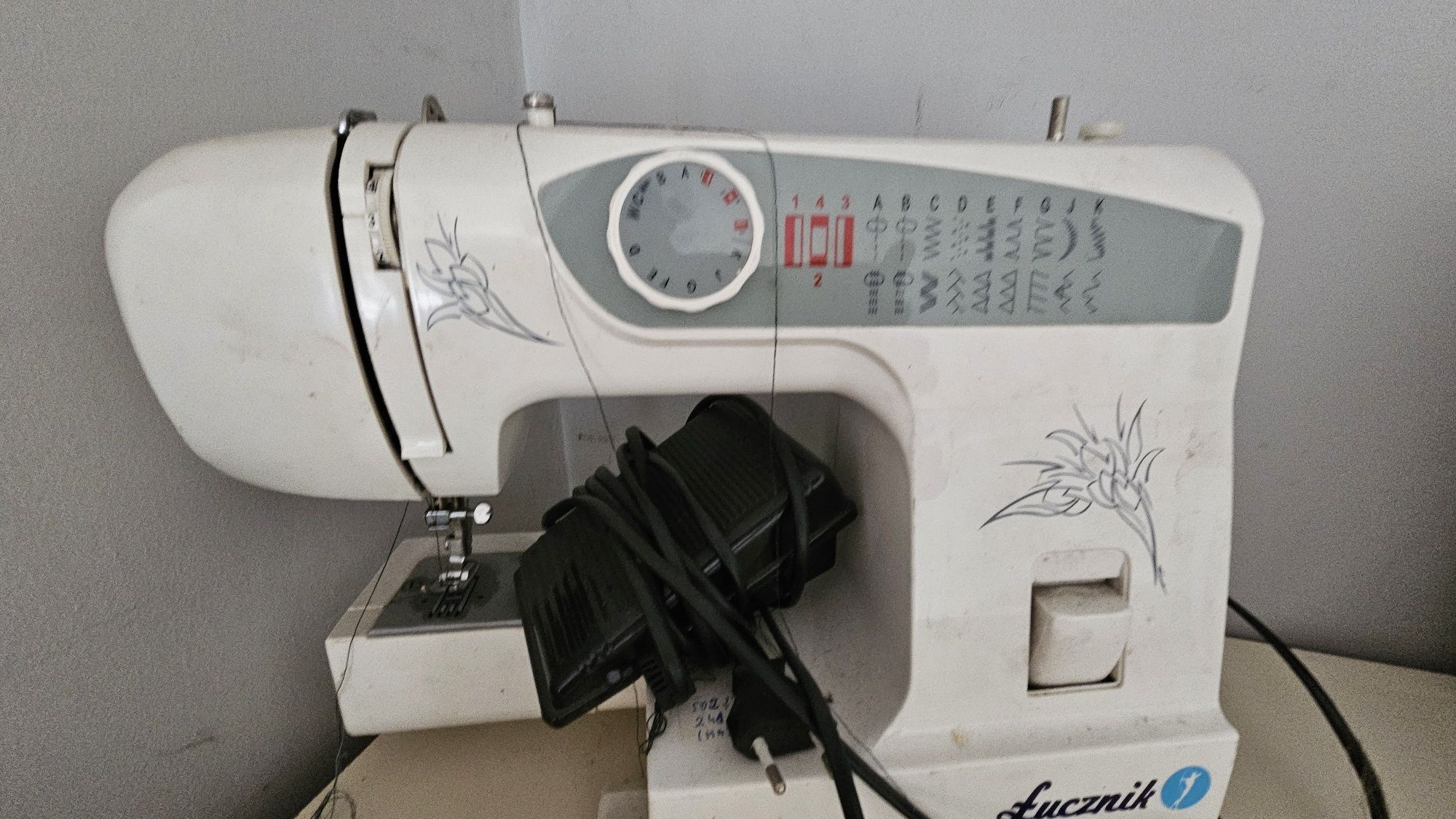 MASZYNA DO SZYCIA domowa mechaniczna solidna Łucznik Ewa