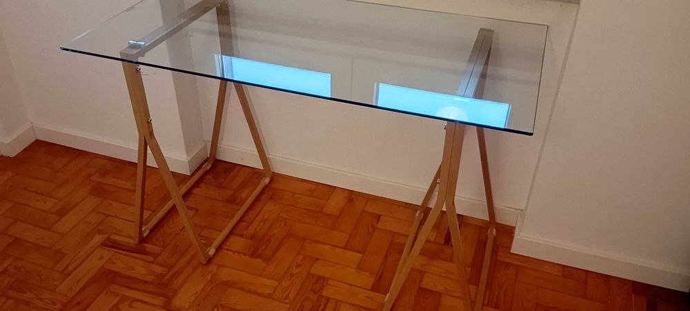 Secretária de vidro