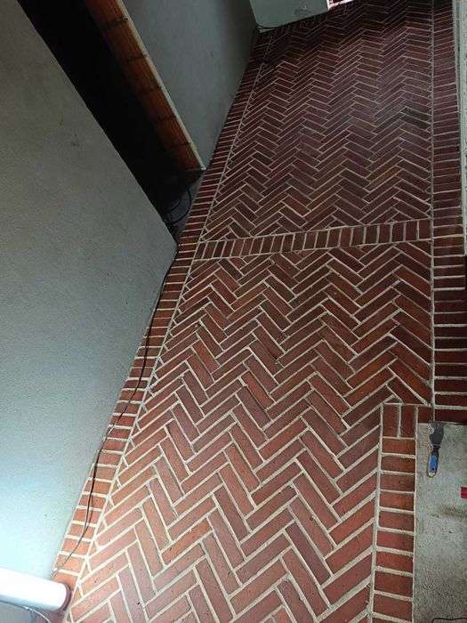 Płytki  ze starej cegły  rozbiórkowej  - podłogowe