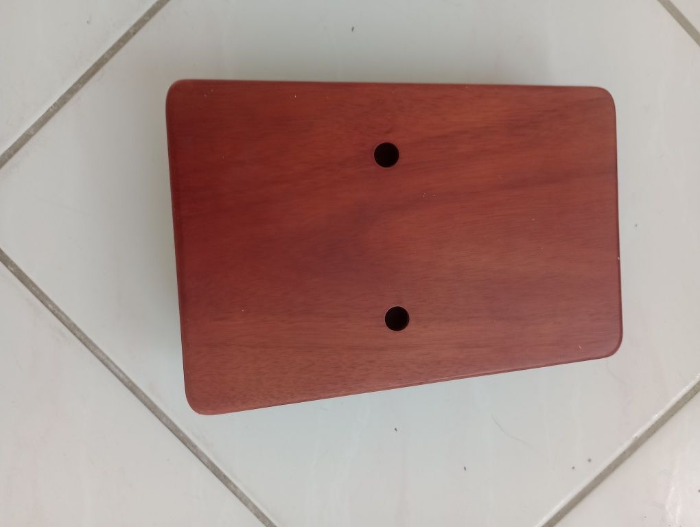 Kalimba brązowa.