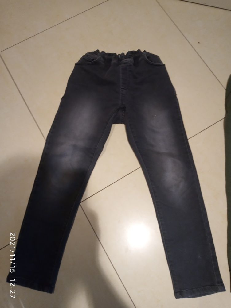 Spodnie dźinsowe i dresowe  5,10,15 Reserved rozm. 136-140 cm