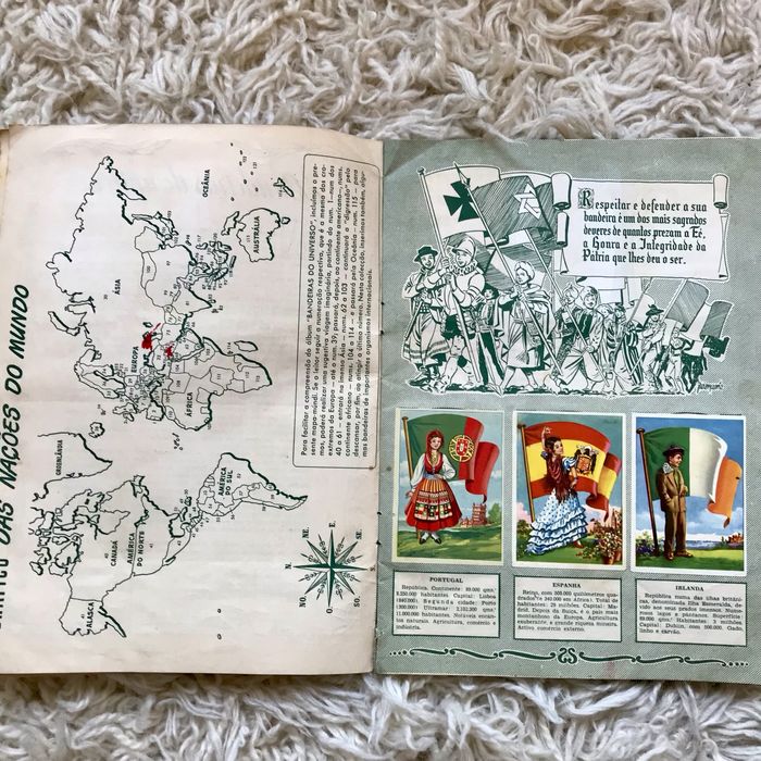 Caderneta de Cromos "Bandeiras do Universo" / completa