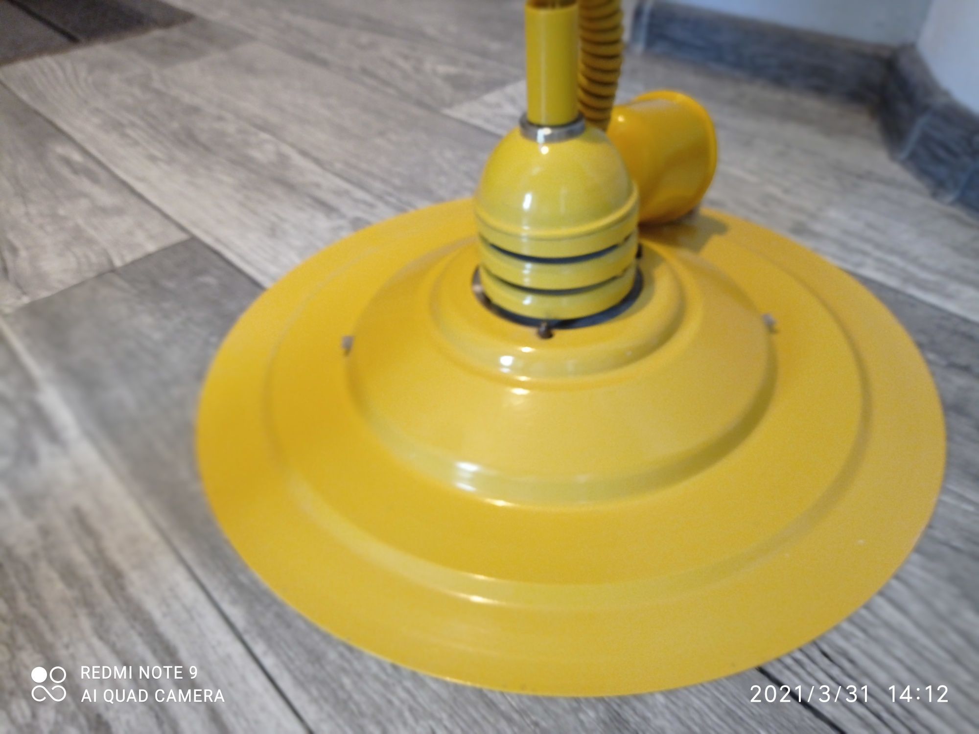 Lampa wisząca żółta