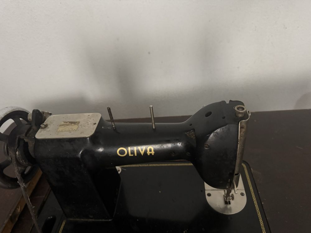 Máquina de Costura Oliva