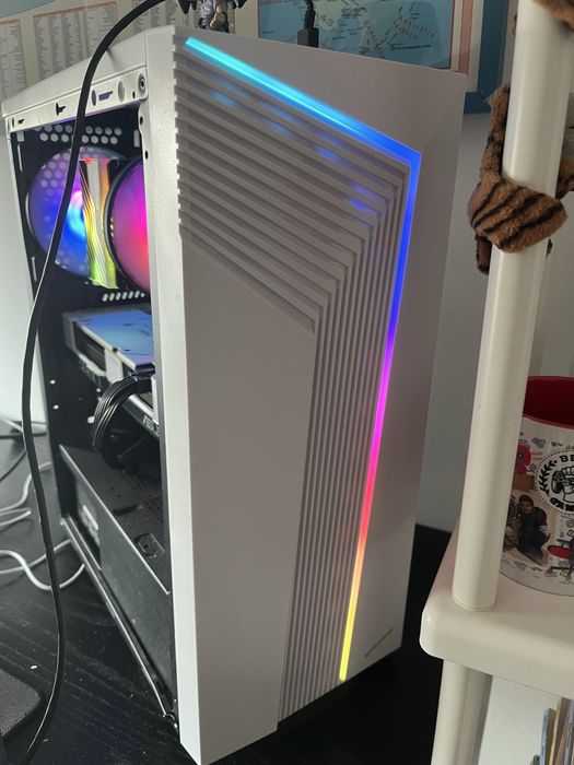 Pc Gamer | RTX 4070 + Huntsman Mini