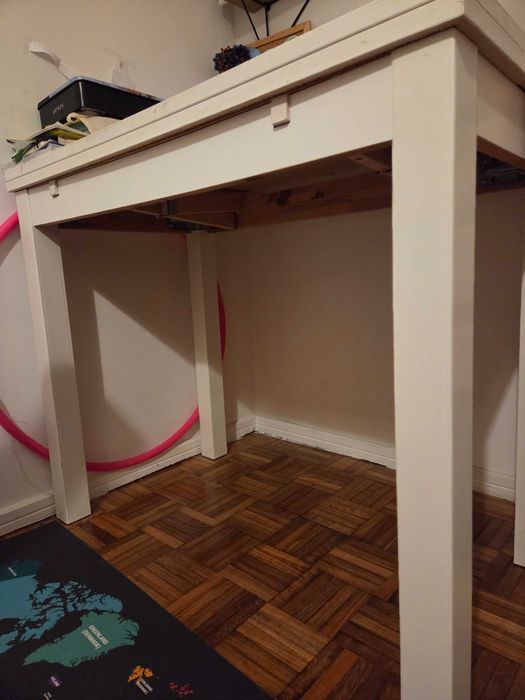 Mesa Ikea usada como secretária
