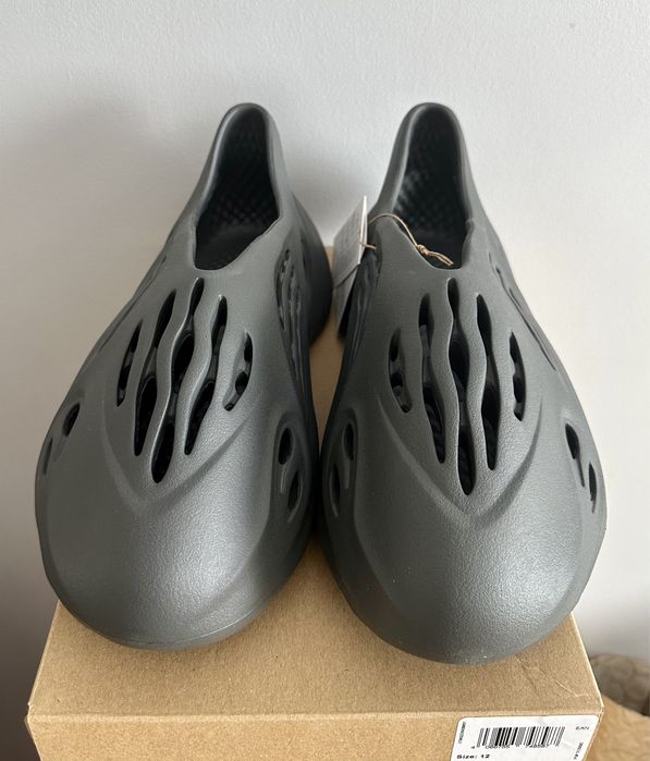 Yeezy Foam RNR Carbon r. 47
