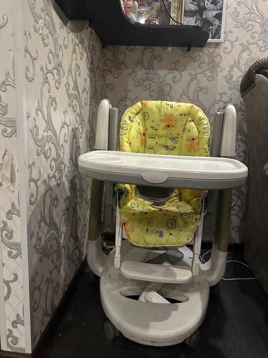 Столик для годування