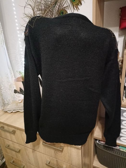 Вінтажний жіночий теплий світер з вишивкою,вʼязана жіноча кофта