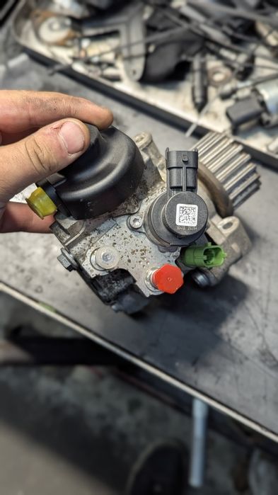 Продам паливний насос від Renault k9k 1.5 0 445 010 530