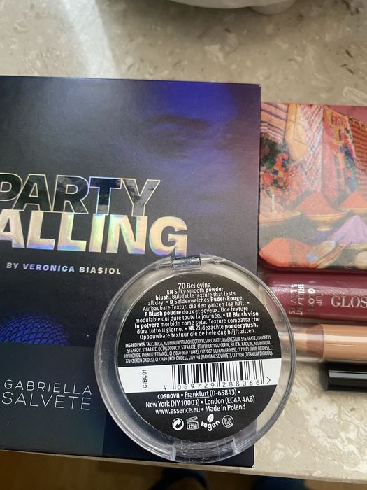 Zestaw kosmetyków kolorowych elf essence bourjois i inne