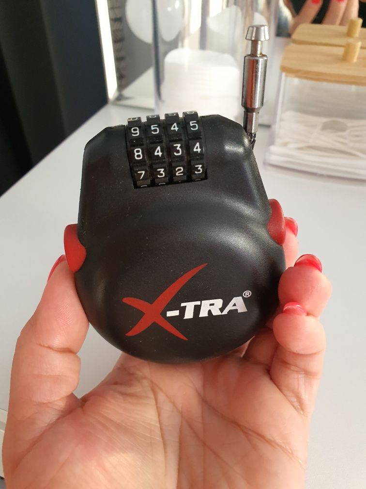 Klódka z linką zwijaną X-TRA