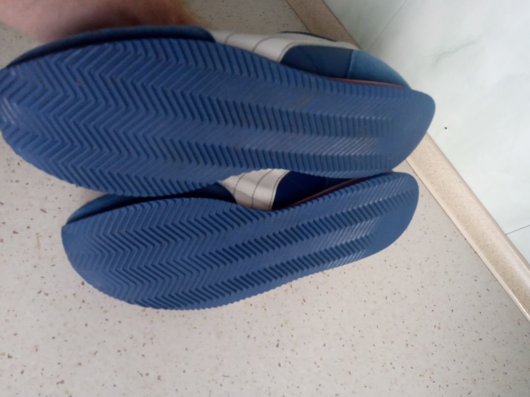 Buty sportowe puma używane uszkodzone rozmiar 38,5 długość wkładki 245