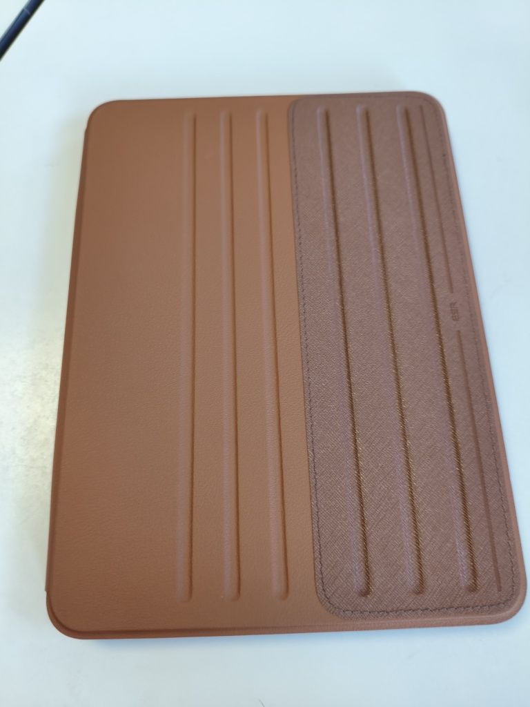 Etui magnetyczne na a tablet iPad ESR