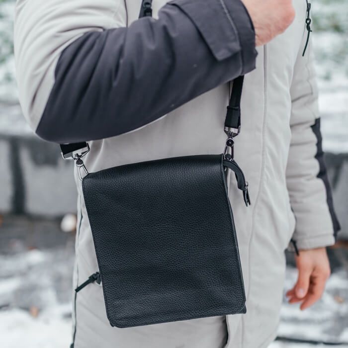 Качественная мужская кожаная сумка Канзас черная барсетка через плечо.