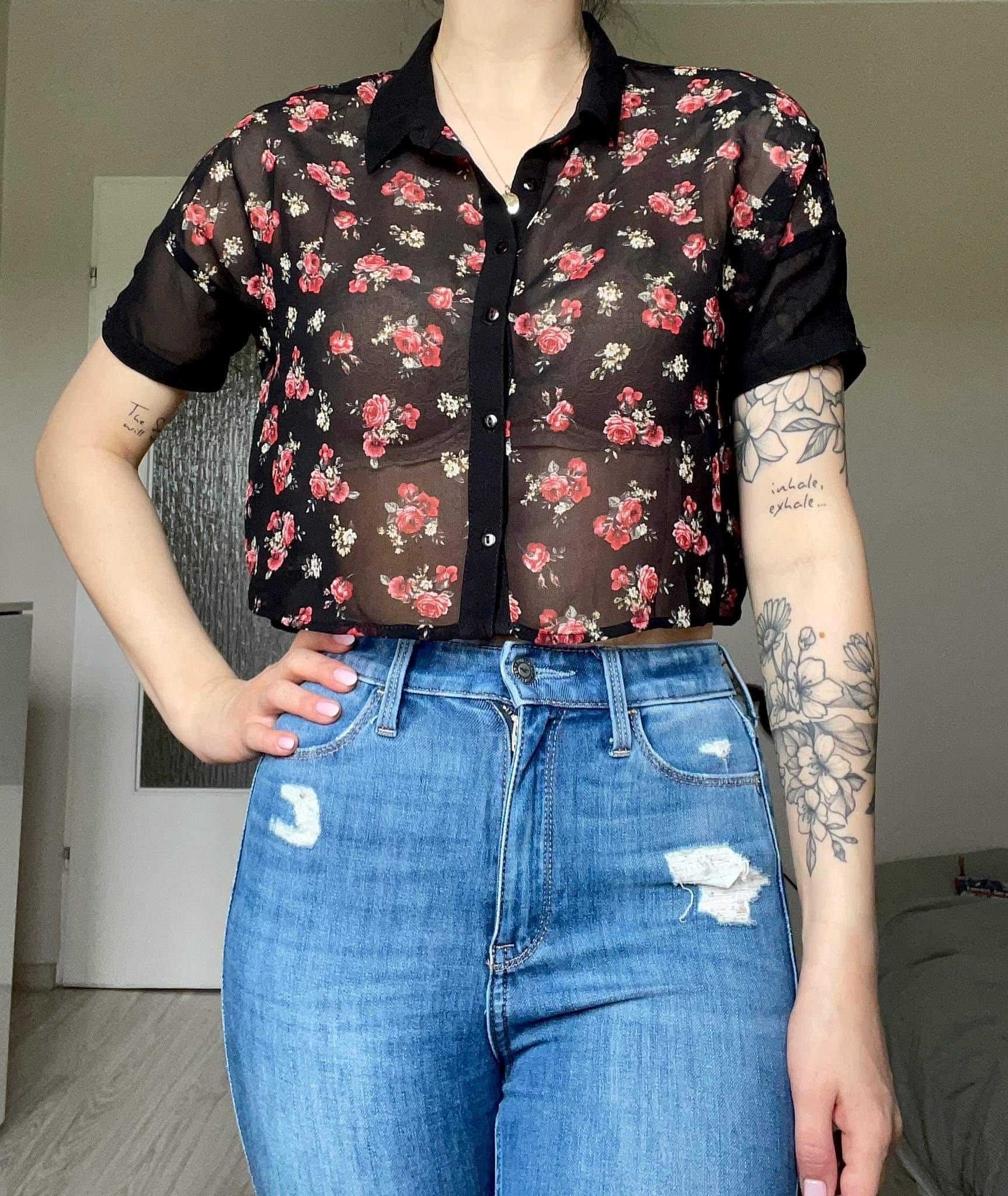 Koszula crop top w kwiaty Bershka