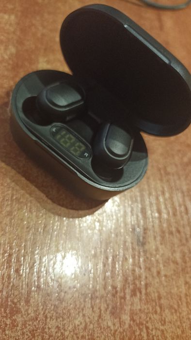 Sprzadaje słuchawki bezprzewodowe