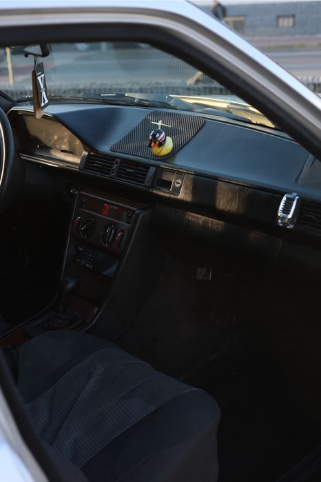 Mercedes-Benz W124 200D