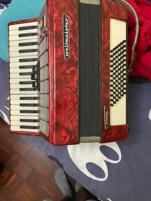 Acordeão Weltmeister Stella