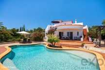 Em exclusivo. Espaçosa moradia com T3 em Silves com vista para o mar
