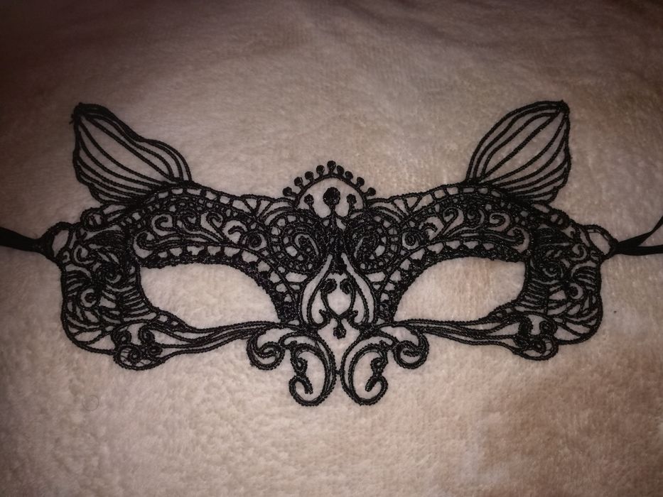 Máscara de renda nova nunca usada