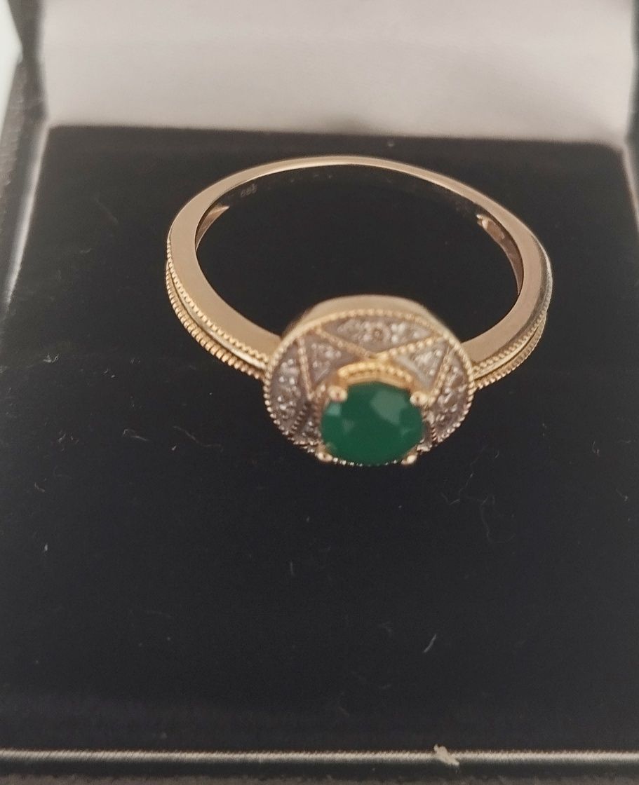 Wyjątkowy złoty pierścionek 585 z onyksem i diamentami 1/3 ceny