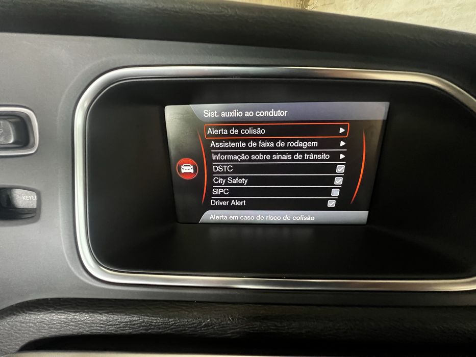 Volvo v40 d2 r-design