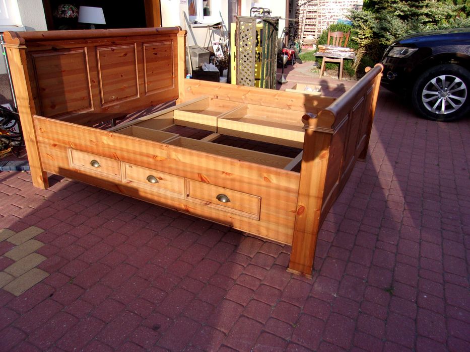 Łoże 160 x 200 z szufladami.Drewno jodłowe