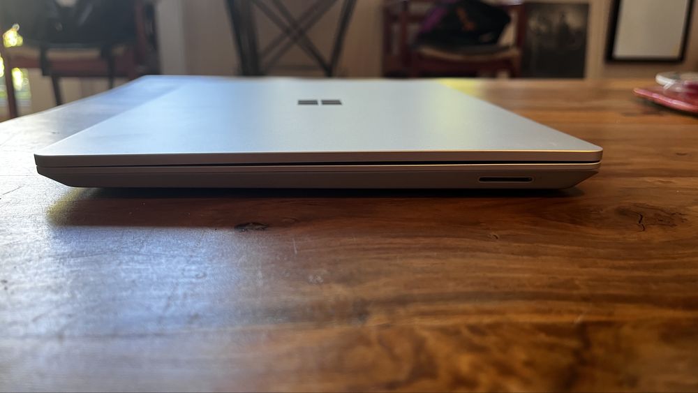 Microsoft Surface Laptop Go i5/8GB/256 – idealny
