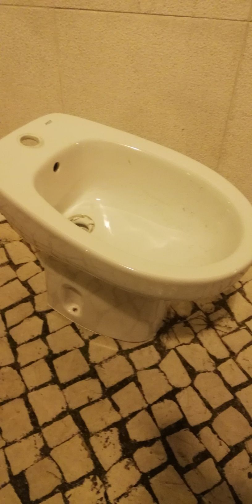 Vendo lavatorio e pedra Mármore para móvel de WC e Sanita, bidé