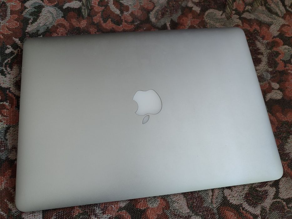 Macbook Air (A1466) 2017 как новый