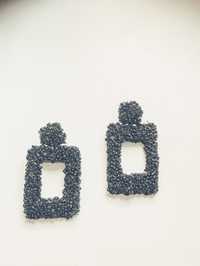 Brincos pretos retangulares com missangas (bijuteria, acessórios)