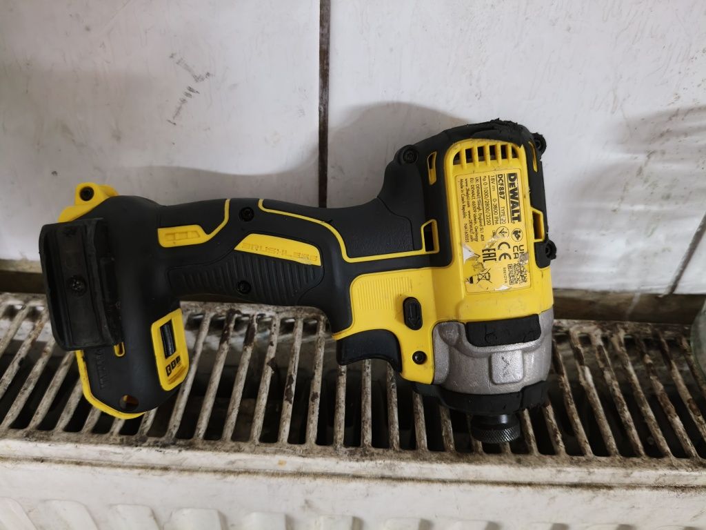 DeWalt dcf887 zakretarka 18v