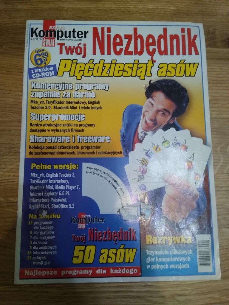 Extra Komputer Świat rocznik 2000 i 2001 oraz 2002 pięć gazet