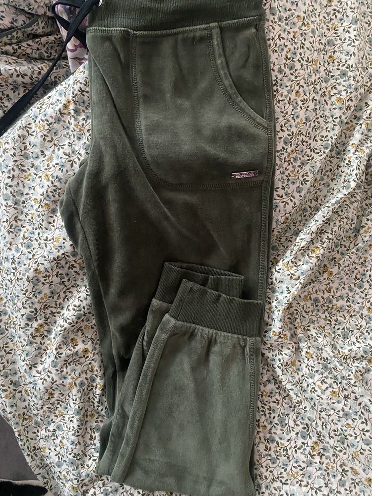 Śliczne  dresy Calvin Klein
