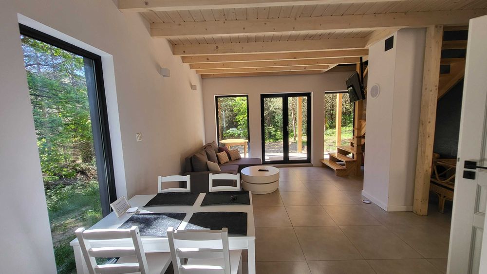 Dom w prywatnym lesie niedaleko jeziora warmińsko-mazurskie