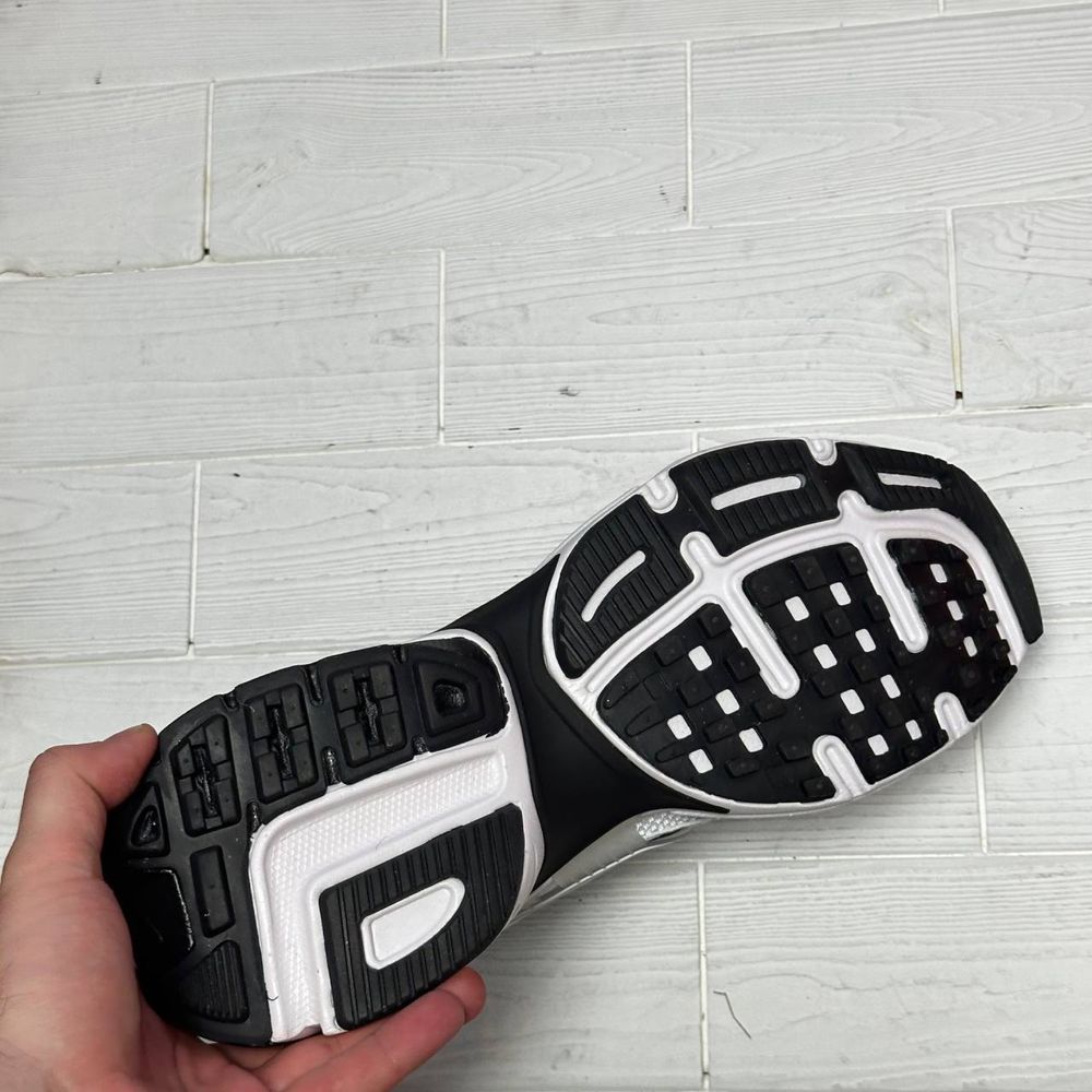 Чоловічі кросівки nike v2k run